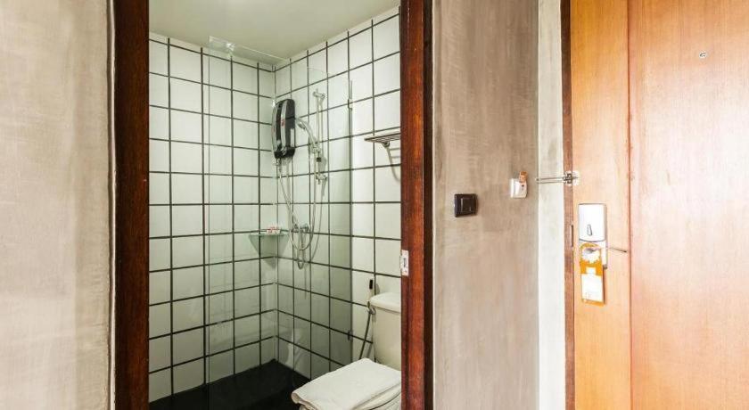 B2 Khon Kaen Boutique & Budget Hotel Buitenkant foto